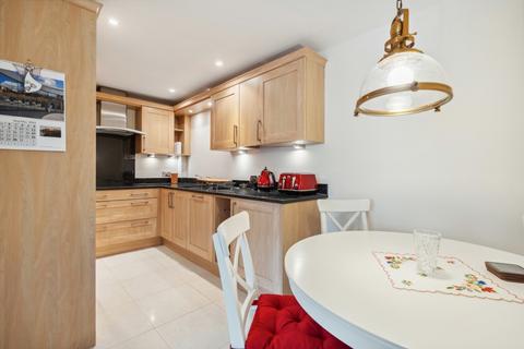 2 bedroom flat for sale, Shoppenhangers Road, Maidenhead