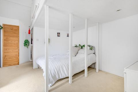 2 bedroom flat for sale, Kempton Court, Sunbury-On-Thames, TW16