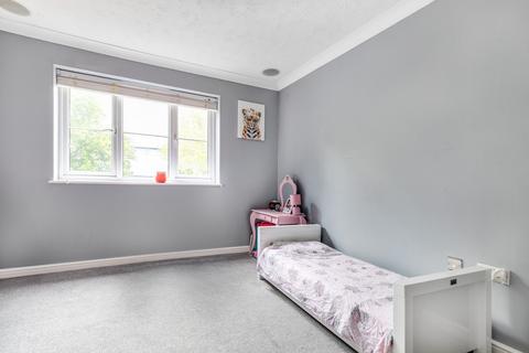 2 bedroom flat for sale, Kempton Court, Sunbury-On-Thames, TW16