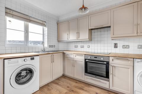 2 bedroom flat for sale, Kempton Court, Sunbury-On-Thames, TW16