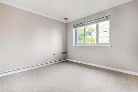 2 bedroom flat for sale, Kempton Court, Sunbury-On-Thames, TW16