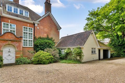 6 bedroom semi-detached house to rent, Furzefield Chase, Dormans Park, East Grinstead, West Sussex, RH19