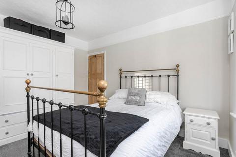 50 Abbotts Crescent, London, E4 9SB