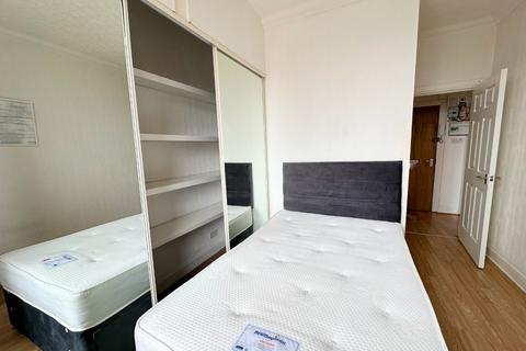 1 bedroom flat to rent, Roxburgh St, Central, Greenock, PA15