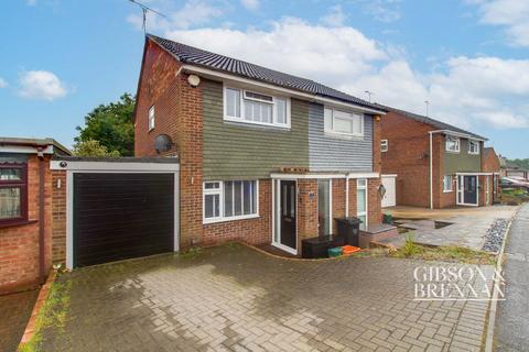 9 Bradbourne Way, Pitsea, Basildon, SS13 2DW