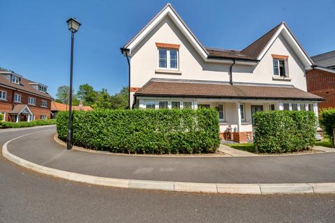 4 Bryan Gardens, Binfield, Bracknell, RG42 4JQ