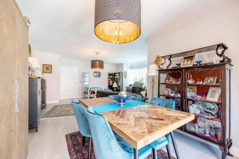 4 Bryan Gardens, Binfield, Bracknell, RG42 4JQ
