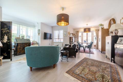 4 Bryan Gardens, Binfield, Bracknell, RG42 4JQ
