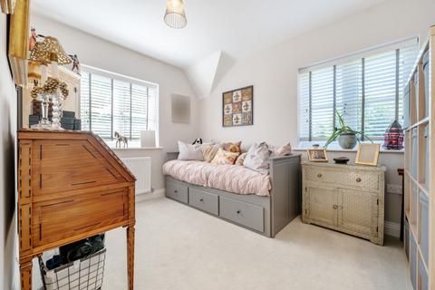 4 Bryan Gardens, Binfield, Bracknell, RG42 4JQ
