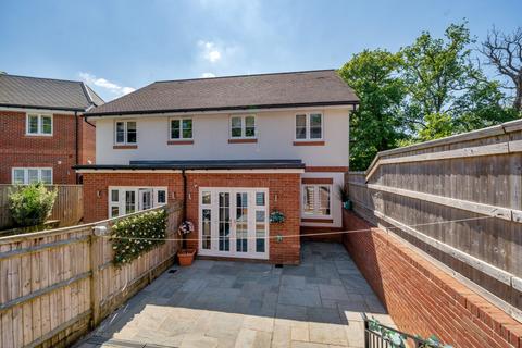 4 Bryan Gardens, Binfield, Bracknell, RG42 4JQ