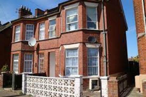 4 bedroom semi-detached house to rent, St. Andrews Road, Clacton-on-Sea CO15