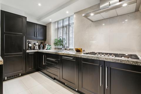 2 bedroom flat for sale, De Vere Gardens, Kensington, London