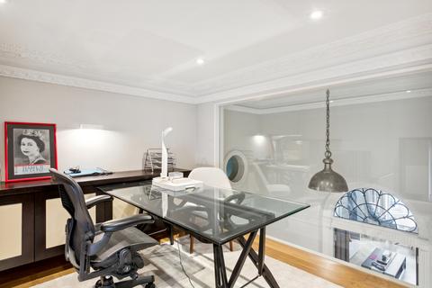 2 bedroom flat for sale, De Vere Gardens, Kensington, London