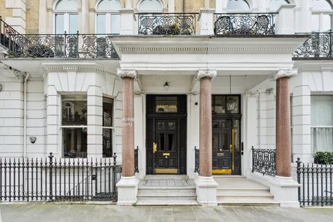 2 bedroom flat for sale, De Vere Gardens, Kensington, London