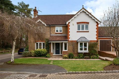 1 Falcon Close, Lightwater, GU18 5NB