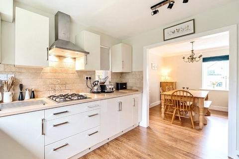 1 Falcon Close, Lightwater, GU18 5NB