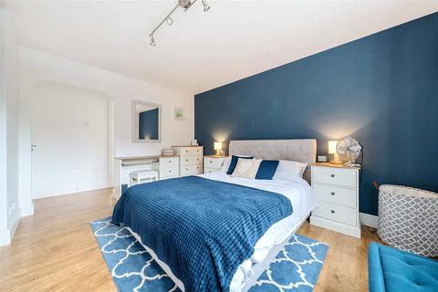 1 Falcon Close, Lightwater, GU18 5NB