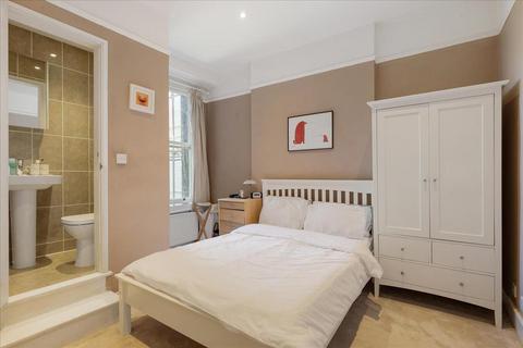 3 bedroom flat for sale, Bishops Mansions, Bishops Park Road, Fulham, London, SW6