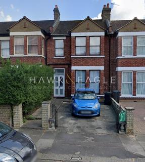 4 bedroom semi-detached house to rent, Seymour Gardens, Ilford, Essex. IG1