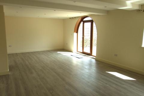 4 bedroom terraced house to rent, Low Farm Wakefield Road, Grange Moor, Wakefield, West Yorkshire, WF4