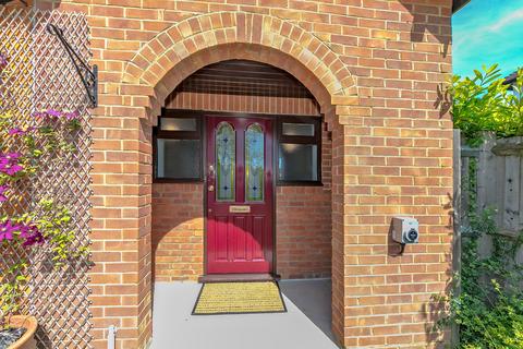 74 Buckingham Road, Bletchley, Milton Keynes, MK3 5HL
