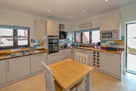 74 Buckingham Road, Bletchley, Milton Keynes, MK3 5HL