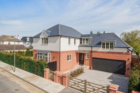 4 bedroom detached house for sale, Crescent Road, Shepperton, TW17