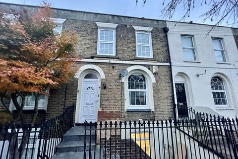 1 bedroom in a house share to rent, Edwin Street, Gravesend DA12