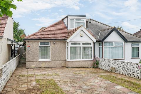2 bedroom bungalow for sale, Pinkwell Avenue, Hayes, UB3
