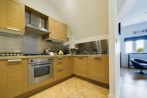 2 bedroom penthouse for sale, Craneswater Park, Southsea, PO4