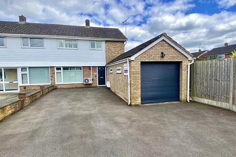 3 bedroom terraced house for sale, Farnley Road, Aylesbury