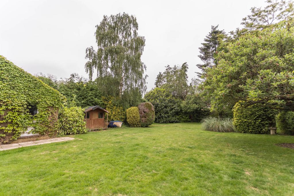 Secluded gardens