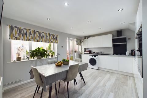 50 Amberley Close, Worcester, WR4 9XB