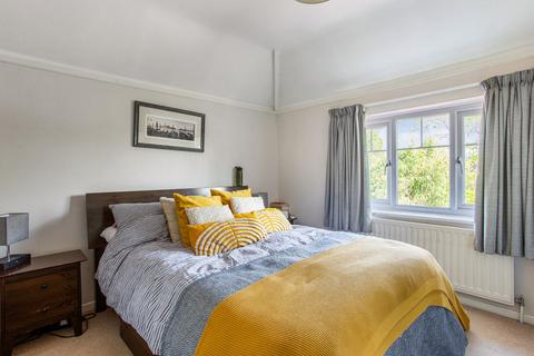 6 Elm Road, Godalming, GU7 3SW