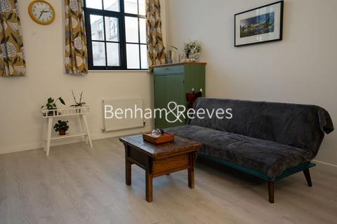 2 bedroom apartment to rent, Carnation Gardens, Hayes UB3