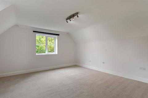 5 bedroom detached house to rent, Blythe Way, Highfields Caldecote, Cambridge, Cambridgeshire, CB23
