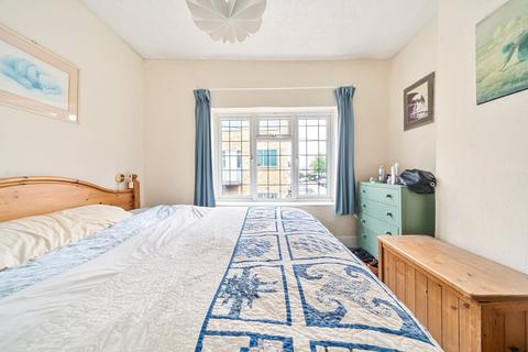 73 Railway Road, Teddington, TW11 8RZ