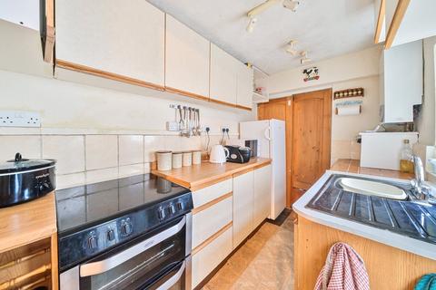73 Railway Road, Teddington, TW11 8RZ
