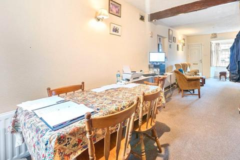 73 Railway Road, Teddington, TW11 8RZ