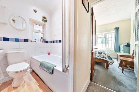 73 Railway Road, Teddington, TW11 8RZ