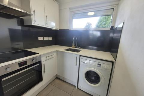 1 bedroom apartment to rent, Addlestone,  Surrey,  KT15