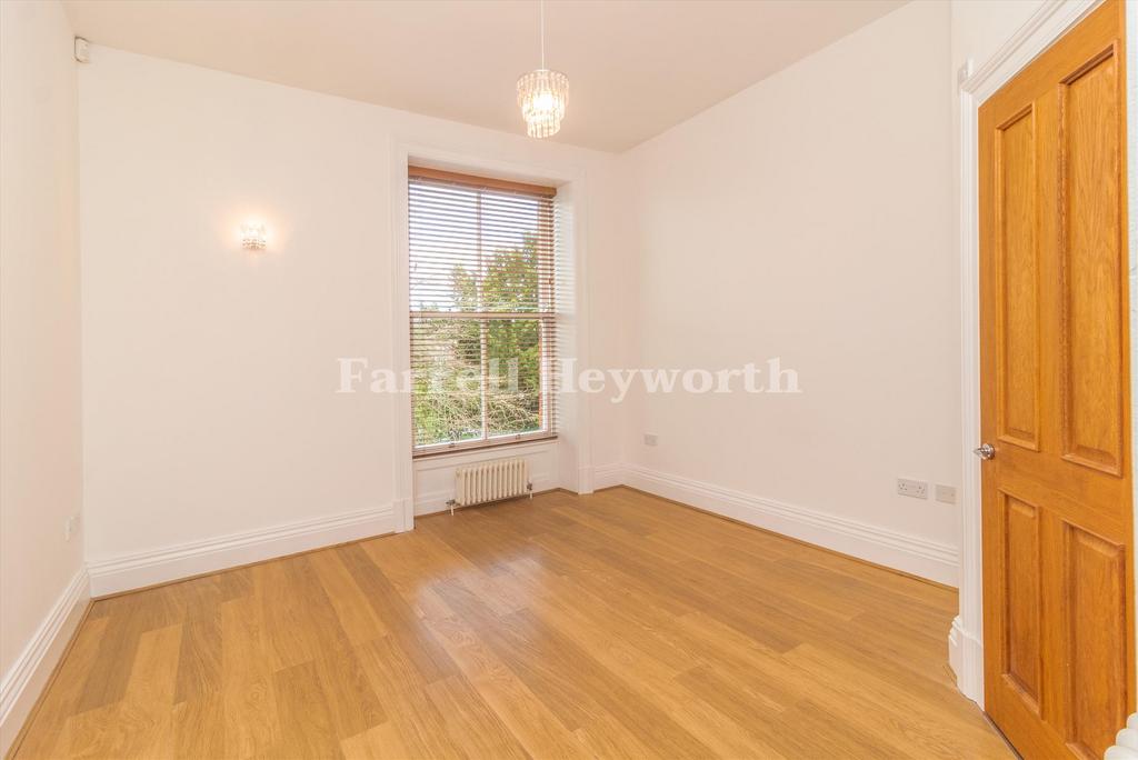 Bedroom 1 image 2