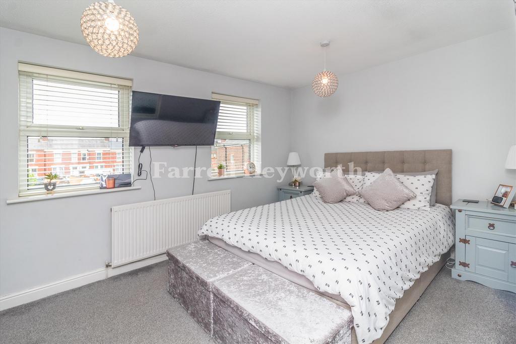 Bedroom 1 image 2