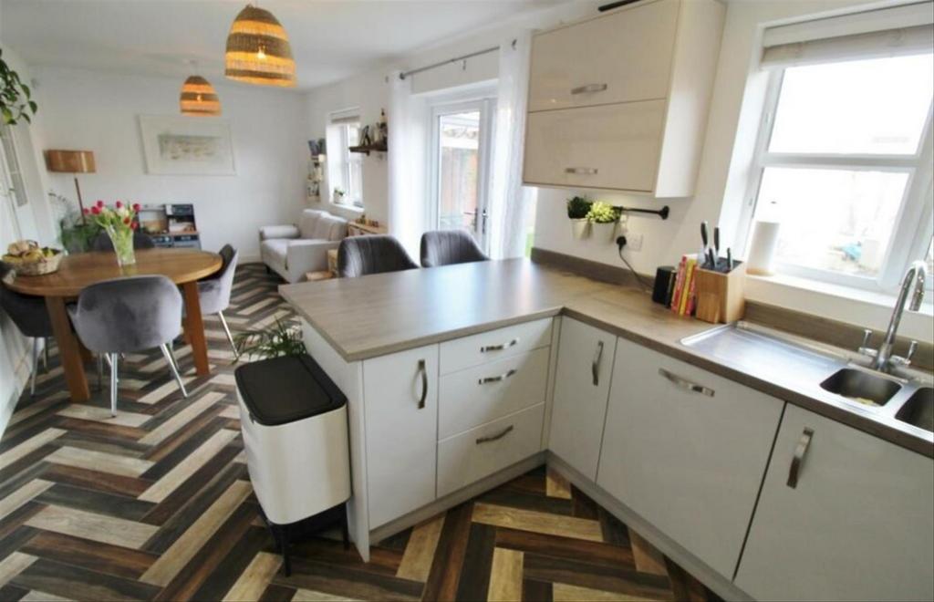 Dinign kitchen