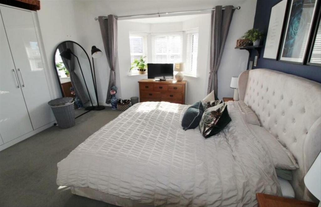 Master bed