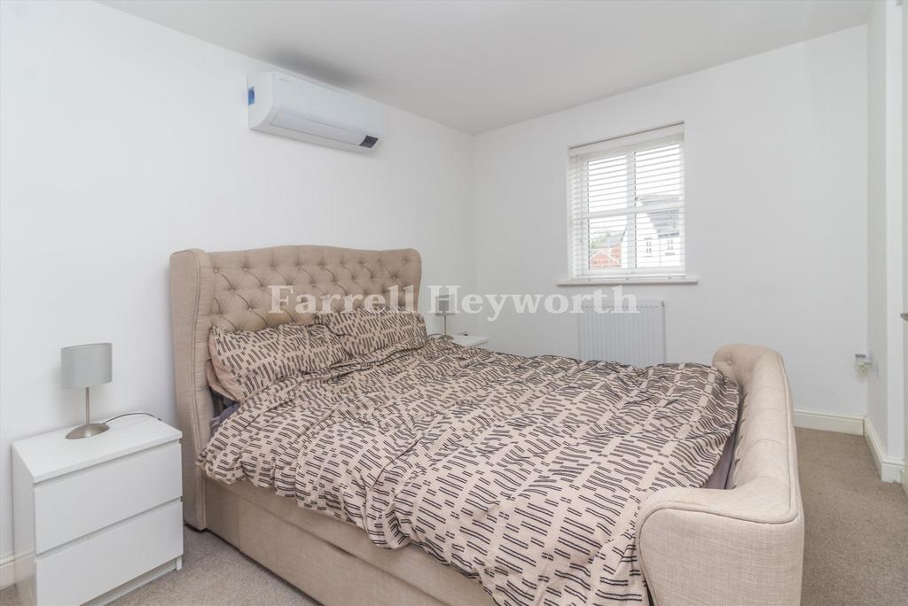 Bedroom 1 image 2