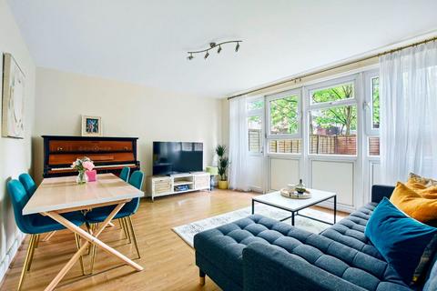 3 bedroom flat to rent, New North Road, London N1