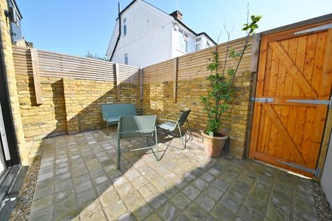 3 bedroom end of terrace house for sale, Elleray Road, Teddington TW11