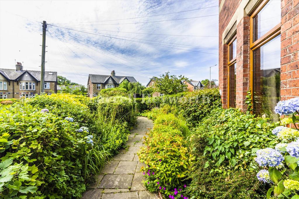 Front Garden image 3
