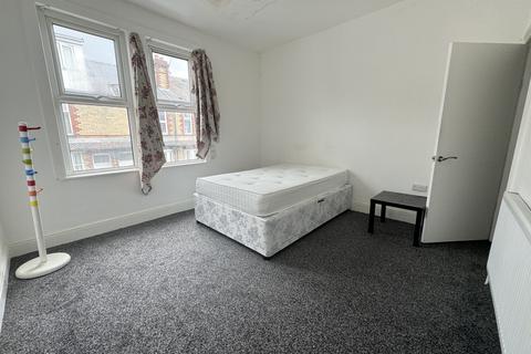 4 bedroom terraced house for sale, Ashley Avenue, Leeds, West Yorkshire, LS9